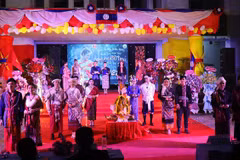  Lao students in Thua Thien - Hue celebrate Bunpimay Festival 