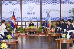 Cambodian NA leader receives heads of AIPA delegations