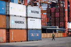 Indonesia plans to build container port near Singapore 