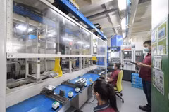 Singapore's manufacturing PMI declines for first time in over two years