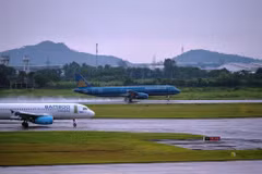 Vietnam Airlines restores operations at airports after typhoon