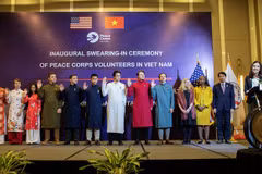 US Peace Corps volunteers take oaths in Hanoi 