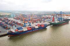 Volume of goods through seaports up 7 percent in first two months