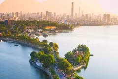 Hanoi plans to resume tourist boats on West Lake