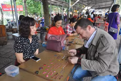 Luc Yen gemstone market