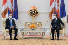 Vietnamese Ambassador bids farewell to Cambodian PM