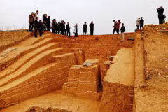 Unique architecture vestiges uncovered at Ho Dynasty Citadel’s centre in 2020-21
