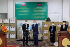 Cambodia receives more medical supplies from Vietnam
