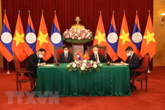 Pathet Lao newspaper spotlights close-knit Vietnam-Laos ties