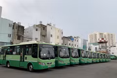 HCM City suspends public transport as lockdown begins