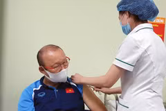 Members of national men’s football team receive COVID-19 vaccinations