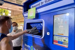 Singapore launches cash-for-recycling programme