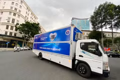 Ho Chi Minh City receives 10 mobile COVID-19 testing vehicles