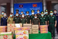 Food, medical supplies presented to border forces in Lao province