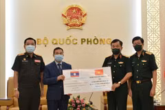 Vietnam assists Lao Defence Ministry with medical supplies