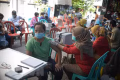 Indonesia, Malaysia tighten entry from several countries