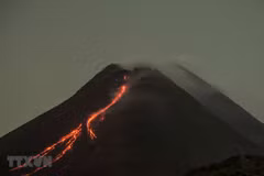 Indonesia's Mt. Merapi erupts twice