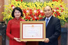 Former Vice President Dang Thi Ngoc Thinh honoured with First Class Independence Order