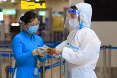 Testing obligation removed for air travellers from HCM City, Can Tho