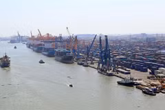 Vietnam records 1.35 billion USD trade deficit in first half of June