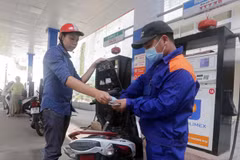 Retail petrol prices fall sharply after adjustments
