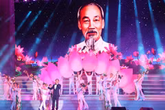 Hanoi, HCM City hold art shows to mark Party’s founding anniversary