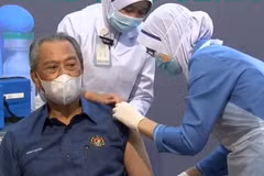 Malaysia begins national COVID-19 immunisation 