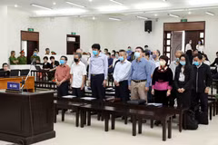 Ex-leaders of State-owned steel firms stand trial