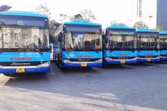 Hanoi to add more bus routes in suburbs