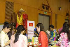 Tea party strengthens links among female diplomats in Laos