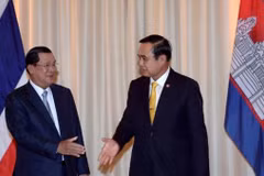 Thai, Cambodian PMs talk to promote multifaceted links 