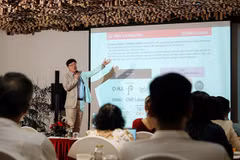 Kim Kyung Hyo, Director of home care and daily beauty department at LG Vina Group, speaks at the event (Photo: Dentsu Creative)