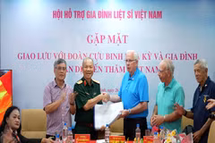USIP delegation hands over 20 sets of document