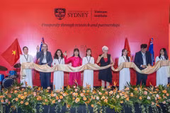 Delegates cut the ribbon to launch the University of Sydney Vietnam Institute in HCM City on June 18. (Photo courtesy of the institute)
