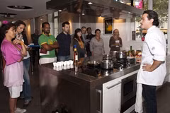 Village de Chefs meets in ville de Hanoi
