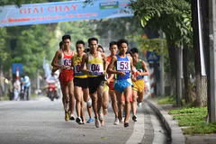 Hanoi race for amateur runners crosses finishing line
