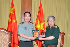  Vietnam, China armed forces called to increase trust
