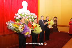  Lao officers honoured for boosting public security ties