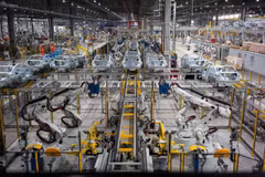 A modern car production line at a VinFast factory (Photo: VNA)