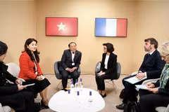 An overview of the talks between Minister of Culture, Sports and Tourism Nguyen Van Hung and French Minister of Culture Rachida Dati (Photo: VNA)