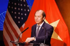 Vietnamese Ambassador to the US Nguyen Quoc Dung speaks at the dialogue. (Photo: VNA)