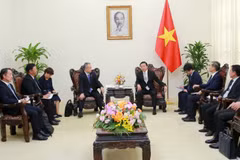 Deputy Prime Minister Tran Hong Ha receives President and CEO of Japan’s Sumitomo Corporation Shingo Ueno in Hanoi on October 8 (Photo: VNA)