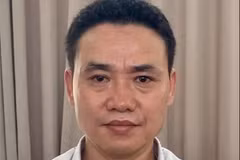 Tran Tung, former Deputy Director of the Department of Foreign Affairs of Thai Nguyen province is proposed for prosecution on charge of "accepting bribes, abusing position and powers while performing official duties". (Photo: VNA)