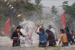 "The wetter, the luckier": Must-try experience in Dien Bien
