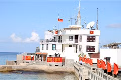 National flag flies on Truong Sa islands