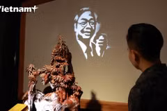 Unique light sculpture honours late Party leader