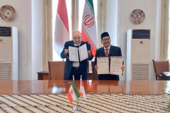 The signing of cooperation agreement for halal product assurance between the governments of Indonesia and Iran. (Photo: antaranews.com) 