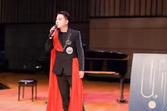 Singer Tran Tung Anh performs at Qingyin Award - Youth Music Festival 2024 in China. (Photo: vtv.vn)