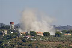 Israel carries out an airstrike on Tayr Harfa, southern Lebanon on July 12. (Photo: Xinhua/VNA)