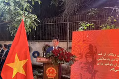 Vietnamese Ambassador to Iran Luong Quoc Huy speaks at the celebration. (Photo: VNA)